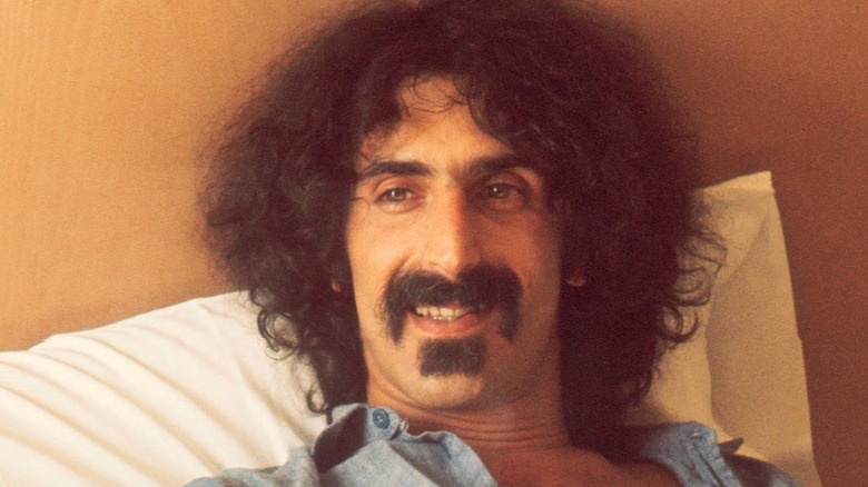 Frank Zappa sorride