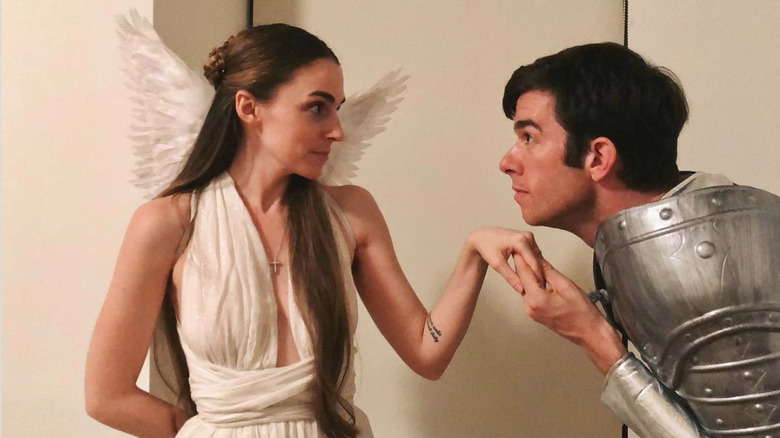 John Mulaney e Annamarie Tendler in costumi di Halloween