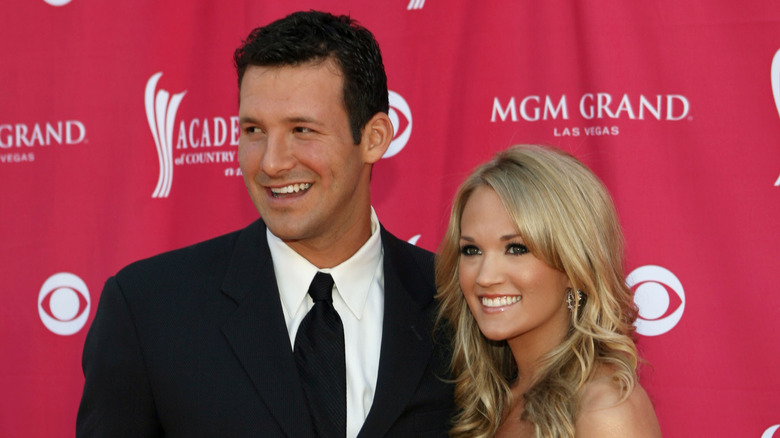 Carrie Underwood e Tony Romo sul tappeto rosso