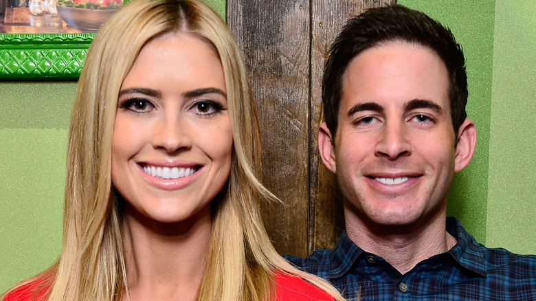 Tarek e Christina El Moussa sorridono