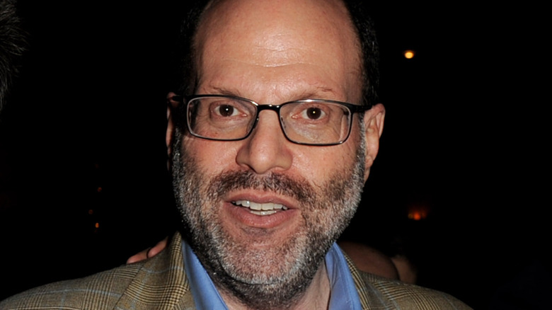 Scott Rudin guardando la telecamera