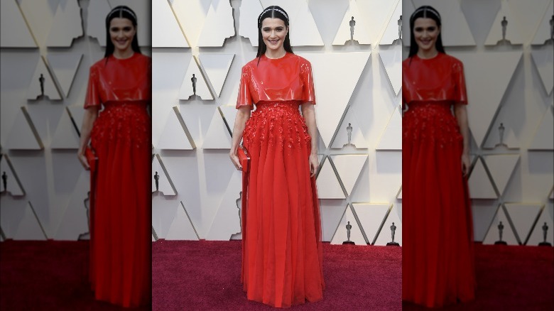 Rachel Weisz in lattice rosso