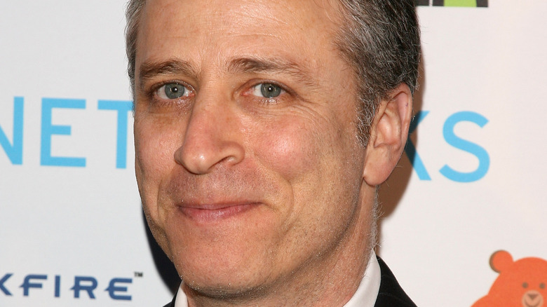 Jon Stewart sorride