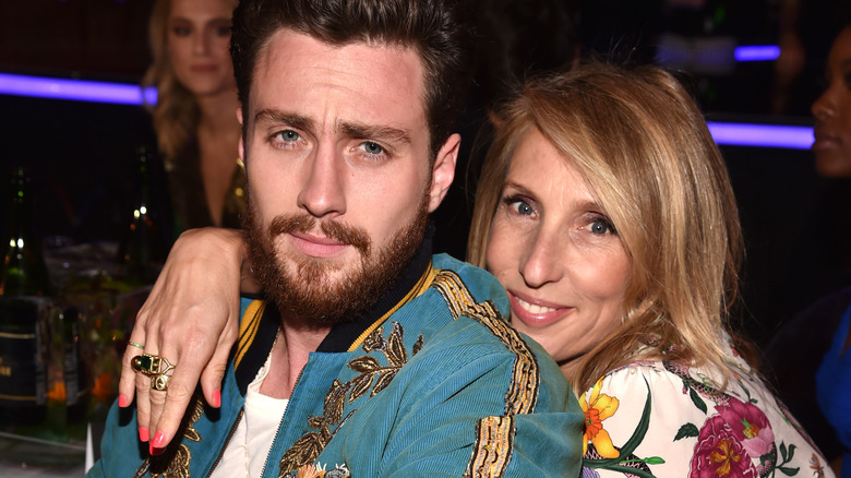 Sam Taylor-Johnson che abbraccia Aaron Taylor-Johnson