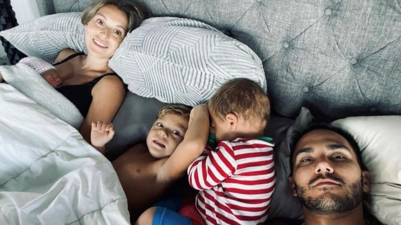 La famiglia PenaVega a letto