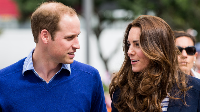 Il principe William e Kate Middleton parlano