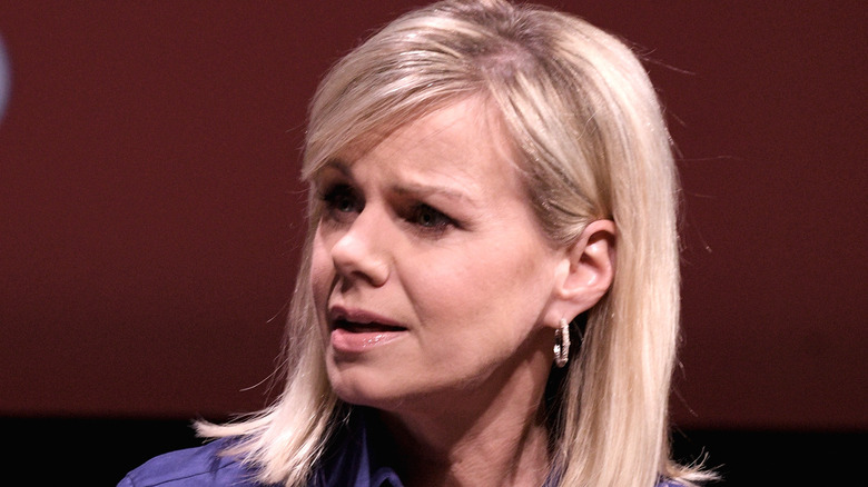 Gretchen Carlson parlando, profilo laterale