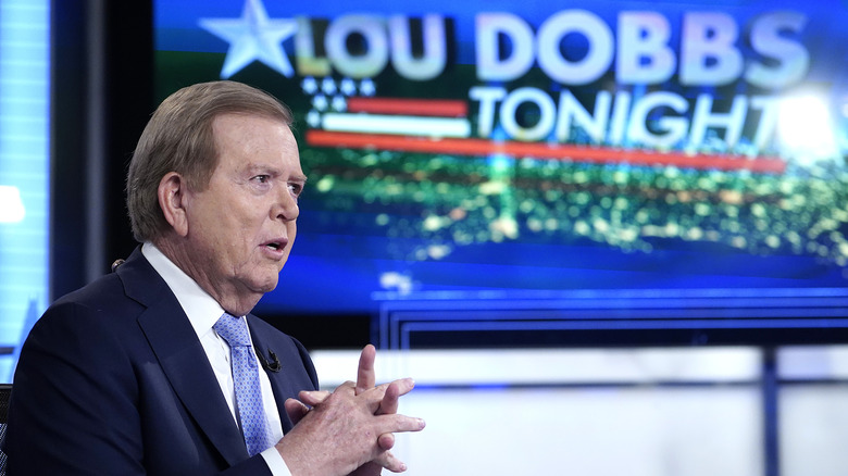 Lou Dobbs parla nel suo programma