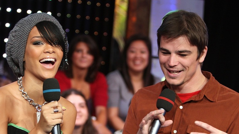 Rhianna e Josh Hartnett davanti a un pubblico