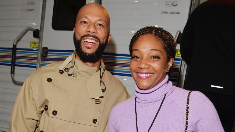 Common e Tiffany Haddish sorridono 