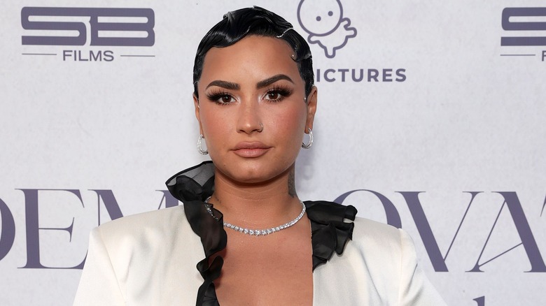 Demi Lovato con i capelli corti 