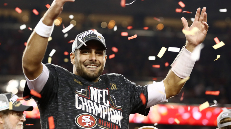 Jimmy Garoppolo festeggia la vittoria del campionato NFC