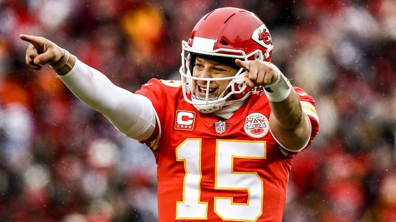 Patrick Mahomes durante una partita dei playoff