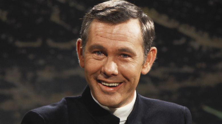 Johnny Carson al Tonight Show, sorridendo