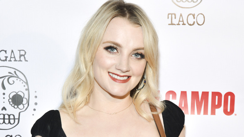 Evanna Lynch sorride