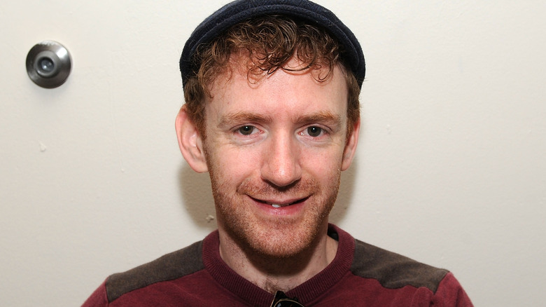 Chris Rankin sorride