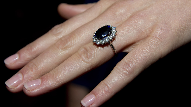 Kate Middleton indossa l'anello di fidanzamento della principessa Diana