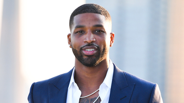 Tristan Thompson sorride leggermente