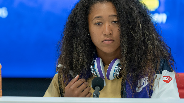 Naomi Osaka in una conferenza stampa