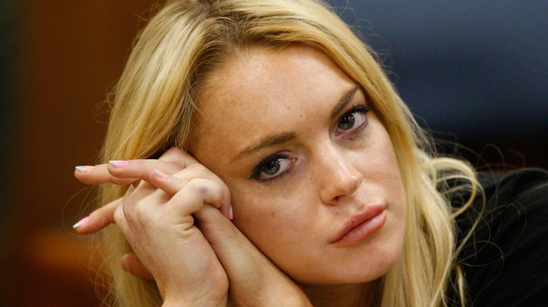 Lindsay Lohan in un'aula di tribunale