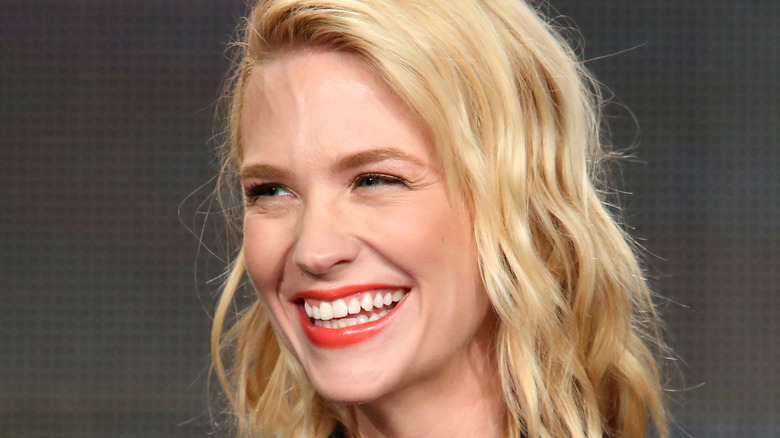 January Jones che ride