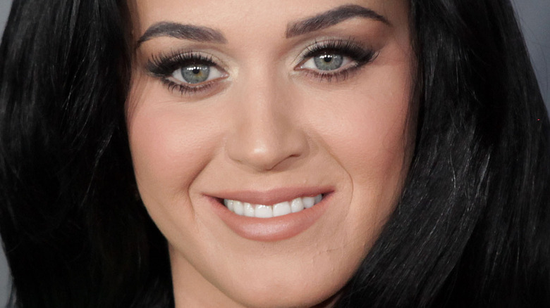 Katy Perry sorride