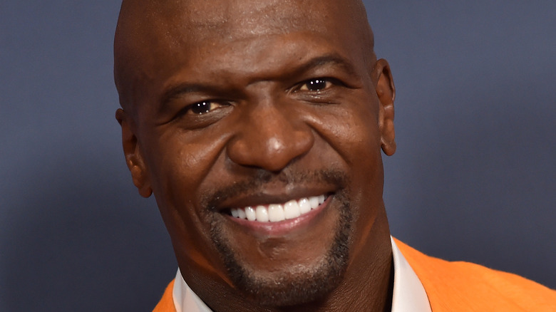 Terry Crews mostra un grande sorriso agli iniziali della NBC