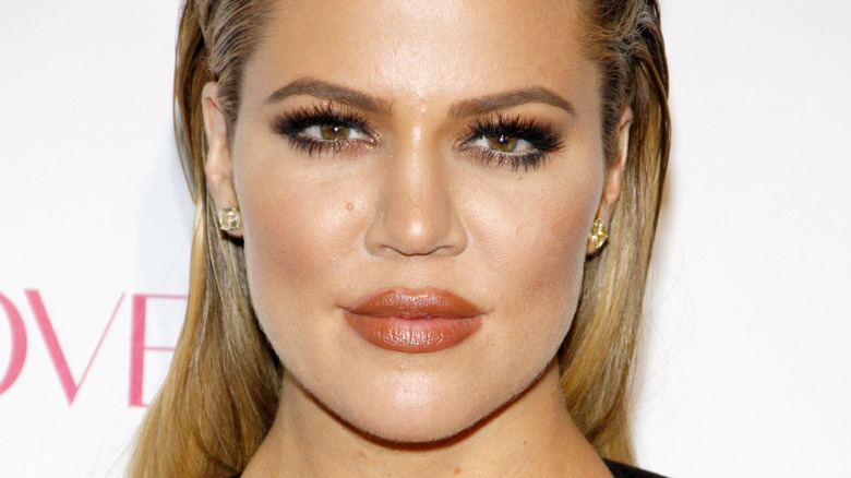 Capelli lisci di Khloe Kardashian 