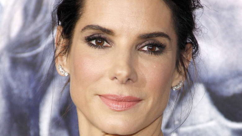 Sandra Bullock sorride