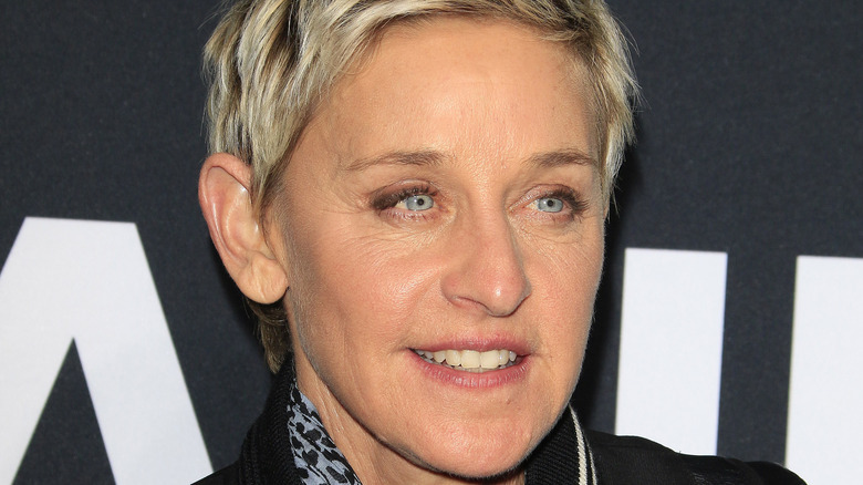 Ellen DeGeneres sorride