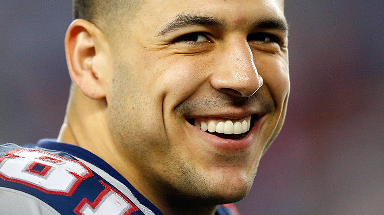 Aaron Hernandez sorride