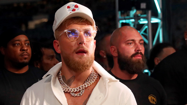 Jake Paul all'incontro di boxe di suo fratello Logan Paul