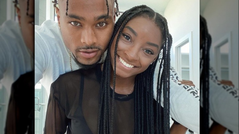 Simpatico selfie di Jonathan Owens e Simone Biles