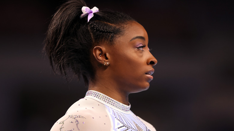 Simone Biles durante la gara di ginnastica