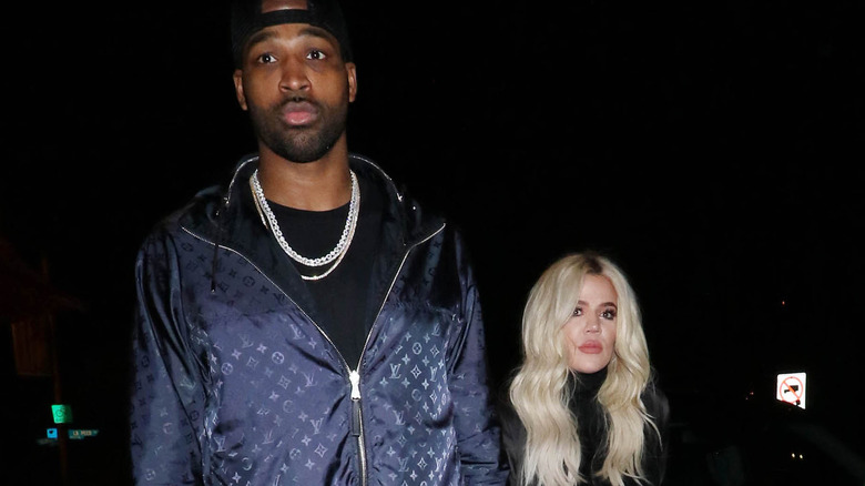 Tristan Thompson e Khloe Kardashian posano