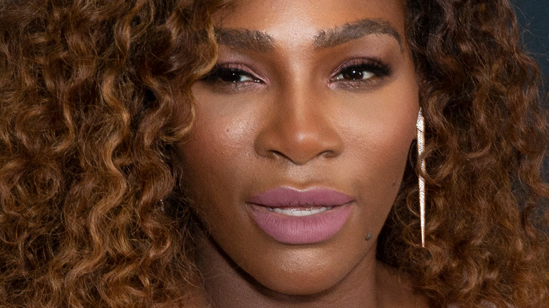 Serena Williams gioca a tennis