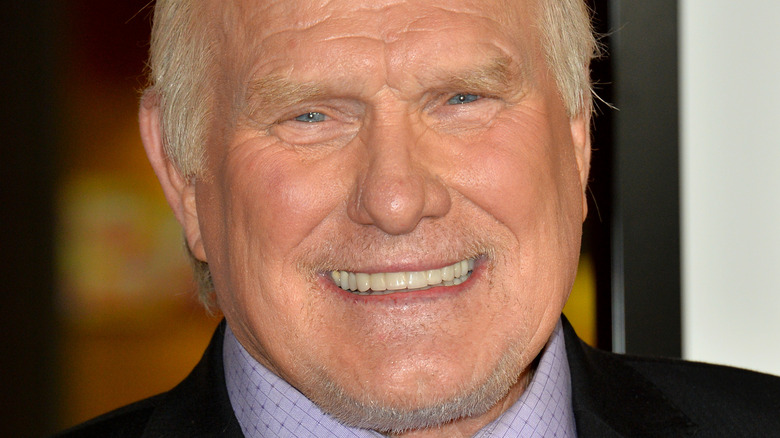 Terry Bradshaw sorridente alla prima mondiale di "Father Figures" 2017