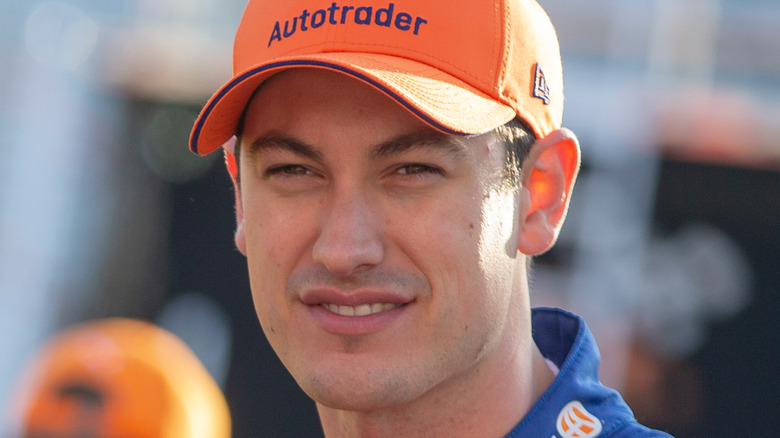 Joey Logano in pista