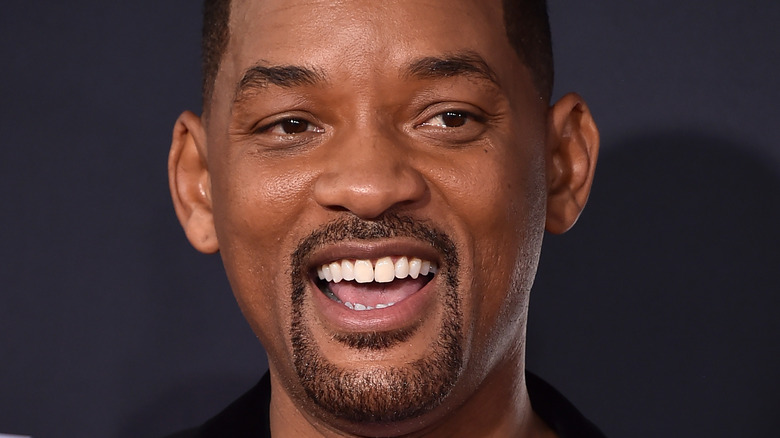 Will Smith sorride