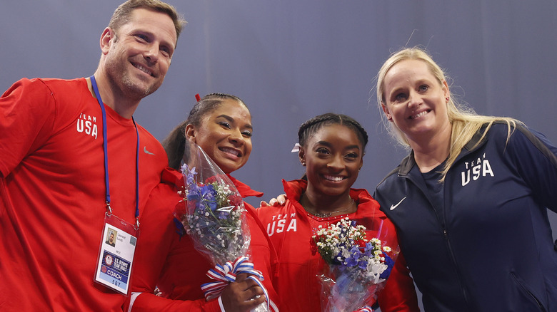 Simone Biles e Cecile Laurent Landi in posa