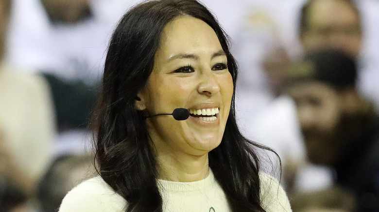 Joanna Gaines che ride 