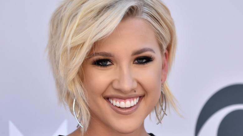 Savannah Chrisley con un caschetto biondo