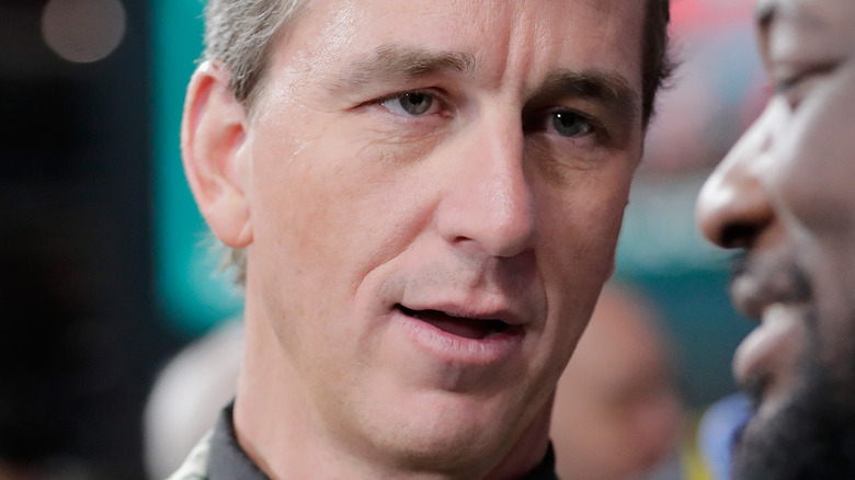 Cooper Manning conduce un'intervista