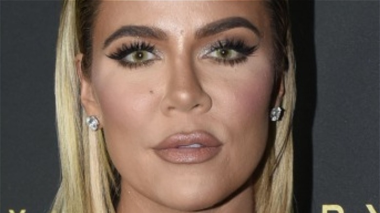 Khloe Kardashian in posa