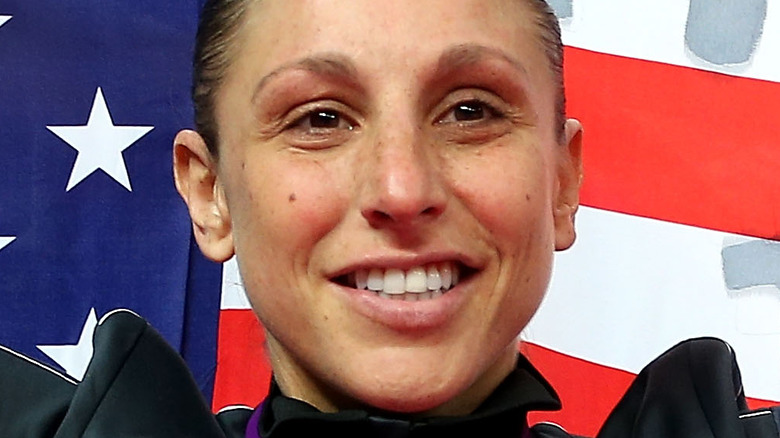 Diana Taurasi davanti alla bandiera americana