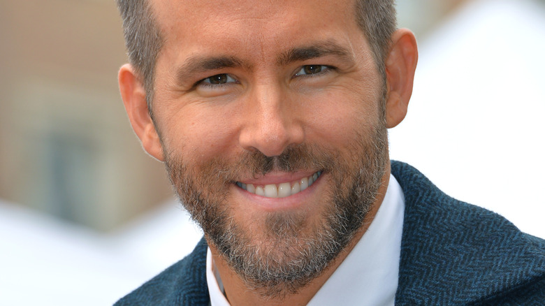 Ryan Reynolds sorride 