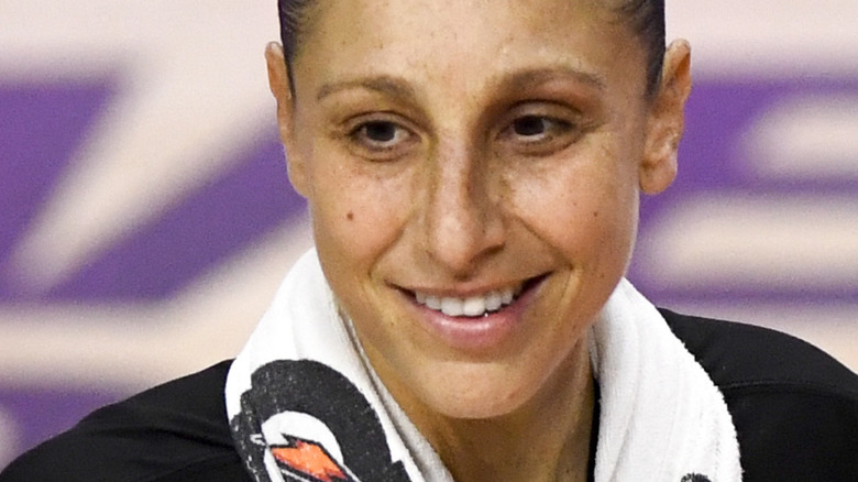 Diana Taurasi sul campo da basket 