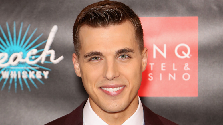 Cody Linley sorride nel 2017