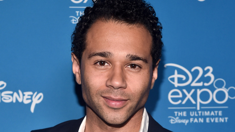 Corbin Bleu in posa nel 2019