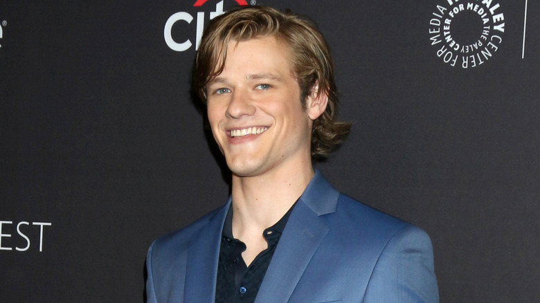 Lucas Till sorridente nel 2019